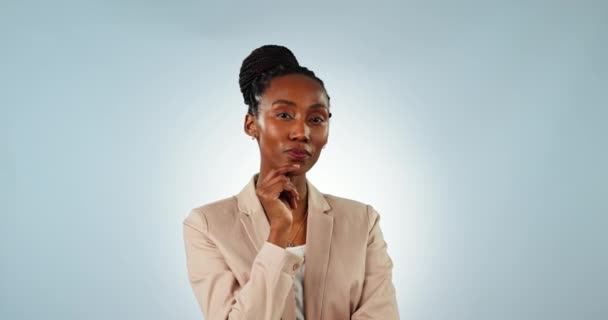 Мышление Мозговой Штурм Лицо Черной Женщины Студии Идеей Вопросом Почему — стоковое видео
