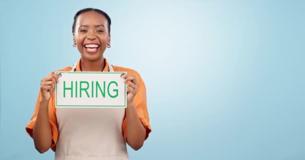 Black Woman Pointing Sign Hiring Recruitment Application Guide Job Opportunity — Stock Video