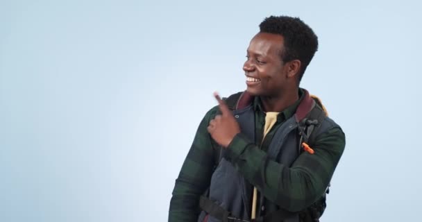 Estudio Senderismo Hombre Negro Feliz Punto Anuncios Comerciales Promoción Notificación — Vídeos de Stock