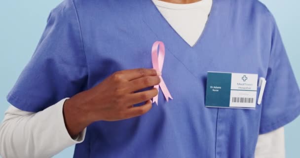Gros Plan Cancer Main Sein Avec Infirmière Ruban Soutien Avec — Video