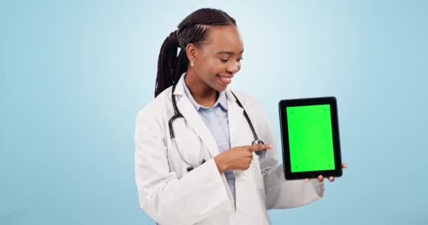 Lekarz Kobieta Tablet Zielony Ekran Prezentacji Opieki Zdrowotnej Strona Internetowa — Wideo stockowe