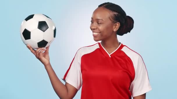 Szczęśliwy Twarz Czarna Kobieta Piłki Nożnej Sportu Lub Gotowy Konkursu — Wideo stockowe