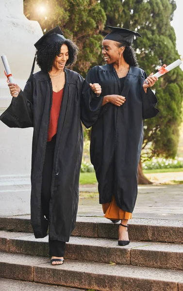 Aire Libre Amigos Mujeres Con Graduación Celebración Felicidad Con Futuro — Foto de Stock