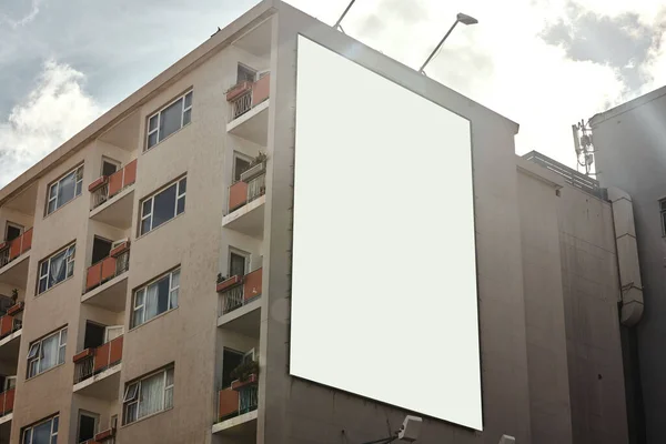 Budynek Mieszkalny Makieta Billboard Reklamowy Mieszkania Komercyjne Nieruchomości Mieście Pusty — Zdjęcie stockowe