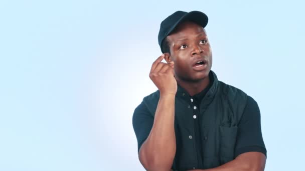 Düşünme Fikir Siyah Adam Stüdyoda Pazarlama Reklam Yönergeleri Için Bir — Stok video