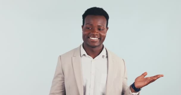 Вибір Обличчя Щасливий Чорний Чоловік Студії Тим Чому Емодзі Або — стокове відео