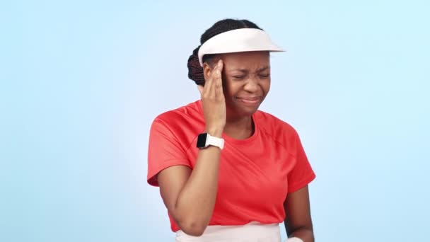Πονοκέφαλος Πόνος Και Μαύρη Γυναίκα Άγχος Στο Στούντιο Απομονωμένη Μπλε — Αρχείο Βίντεο