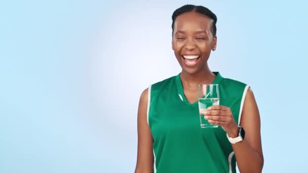 Glückliche Schwarze Frau Wasser Und Fitness Mit Erhobenem Daumen Für — Stockvideo