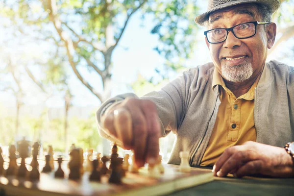 Elderly Man Park Hand Chess Game Strategy Competition Challenge Retirement — Stock Photo, Image
