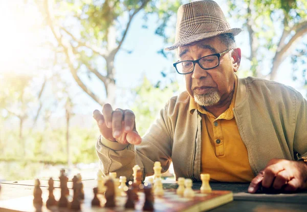 Playing Chess Senior Man Outdoor Game Strategy Thinking Retirement Mental — Stock Photo, Image