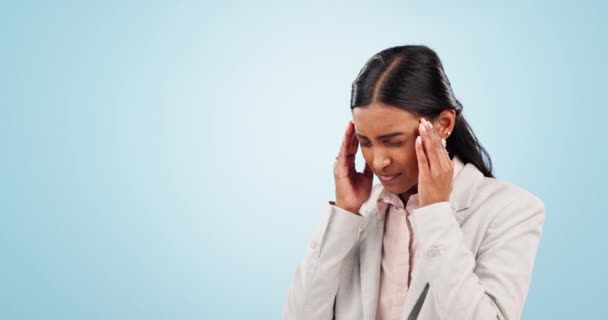 Πονοκέφαλος Πόνος Και Επιχειρηματίας Στο Στούντιο Για Εξουθένωση Κούραση Και — Αρχείο Βίντεο