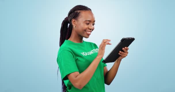 Donna Volontariato Tablet Donazione Social Media Servizi Sociali Aiutare Ong — Video Stock