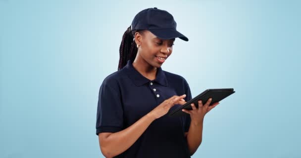 Ευτυχισμένη Μαύρη Γυναίκα Tablet Και Έρευνα Για Επικοινωνία Δικτύωση Φόντο — Αρχείο Βίντεο