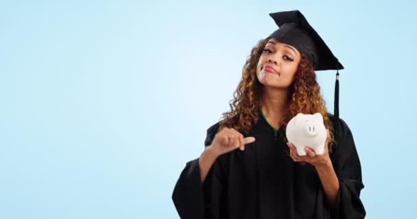 Mujer Feliz Estudiante Alcancía Dinero Ahorros Inversión Para Fondo Matrícula — Vídeos de Stock