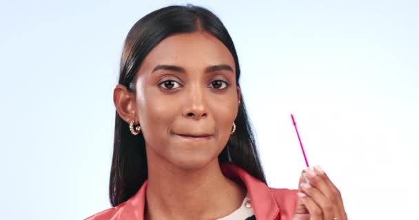 Maquillage Rouge Lèvres Femme Indienne Clignent Des Yeux Studio Pour — Video