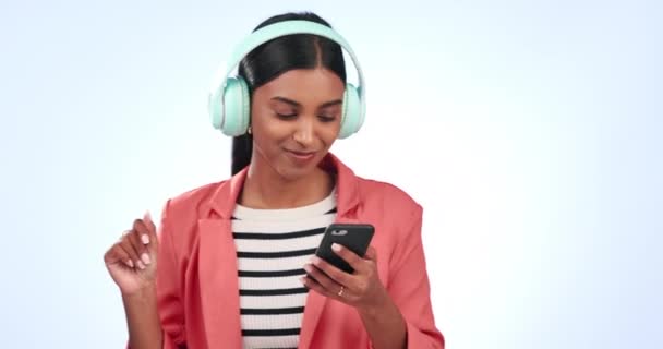 Słuchawki Taniec Kobieta Telefonie Studio Słuchające Muzyki Radia Lub Listy — Wideo stockowe