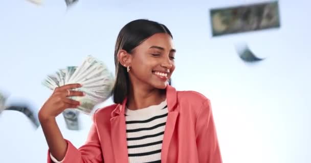 Mulher Vencedor Chuva Dinheiro Bônus Sucesso Ganhar Prêmio Loteria Lucro — Vídeo de Stock