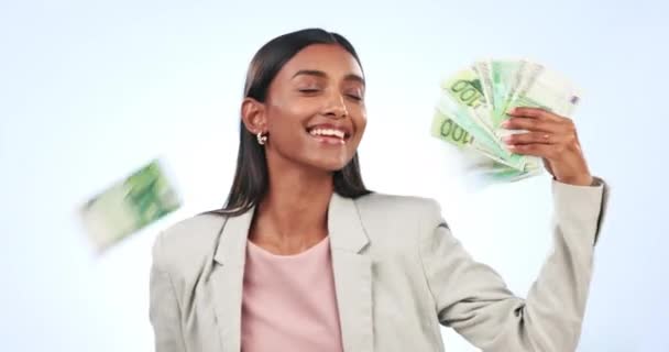 Mulher Vencedor Chuva Dinheiro Para Sucesso Celebração Loteria Bônus Liberdade — Vídeo de Stock