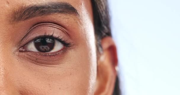 Eyes Zoom Half Face Woman Studio Wellness Eyesight Optometry White — Stock Video