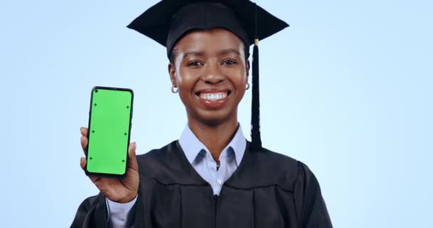 Graduate Woman Phone Green Screen University Marketing Contact Information Blue — Stock Video