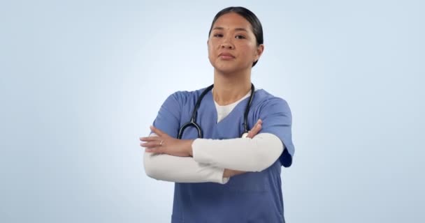 Woman Face Serious Doctor Studio Arms Crossed Expert Healthcare Services — Stock Video