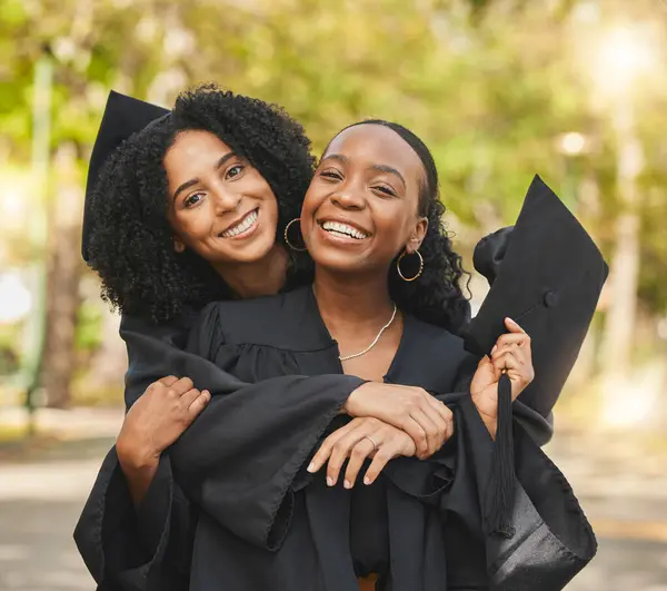 Graduate Portrait Hug Friends Happy Learning Success Education Goals University — Stock Photo, Image