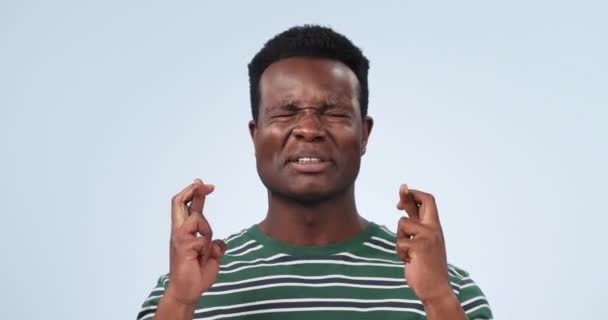 Hope Fingers Cross Black Man Studio Anxiety Feedback Review Results — стоковое видео