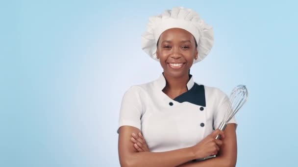 Sonrisa Estudio Batidor Mujer Negra Panadero Chef Orgullo Servicio Cocina — Vídeo de stock