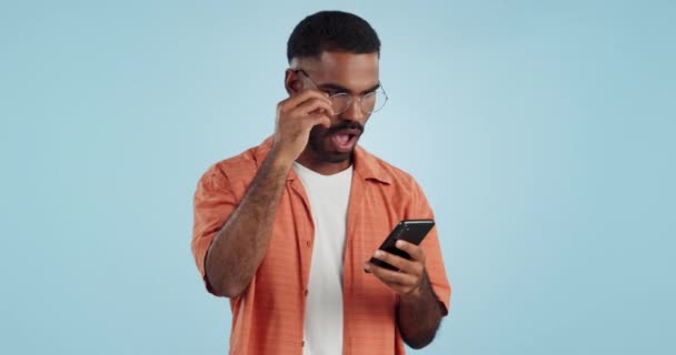 Homem Smartphone Anúncio Surpresa Com Choque Expressão Facial Drama Line — Vídeo de Stock