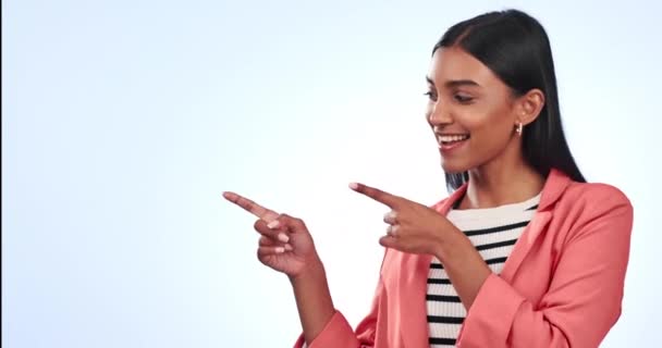 Wskazywanie Makieta Twarz Kobiety Studio Marketingu Promocji Lub Reklamy Szczęśliwy — Wideo stockowe