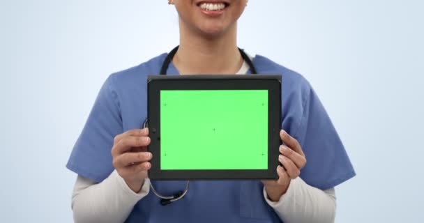 Infirmière Mains Tablette Écran Vert Personne Heureuse Pour Conception Logo — Video
