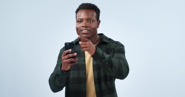 Szczęśliwy Czarny Mężczyzna Fotografia Podróży Telefonu Dla Mediów Społecznościowych Pamięci — Wideo stockowe
