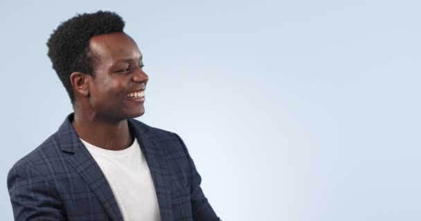 Portre Işaret Stüdyoda Gülümseyen Taklit Eden Kariyer Fırsatı Yakalayan Siyah — Stok video