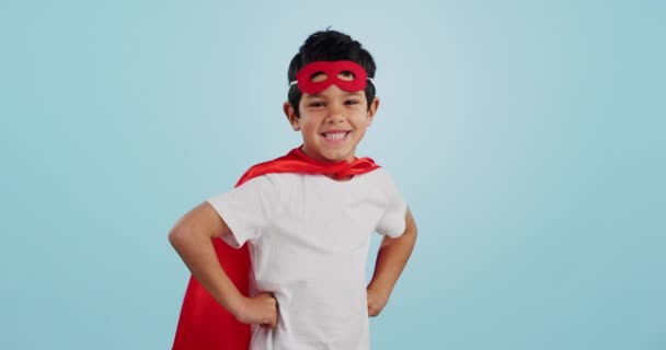 Gelukkig Superheld Gezicht Van Kind Met Een Glimlach Vechten Fantasie — Stockvideo