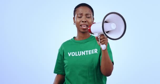 Mulher Voluntária Megafone Para Protestar Apoiar Chamar Ação Responsabilidade Juntar — Vídeo de Stock
