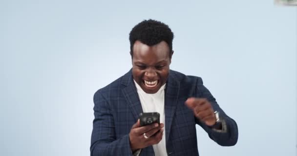 Emocionado Ganar Hombre Negro Para Lotería Teléfono Para Comunicación Éxito — Vídeos de Stock