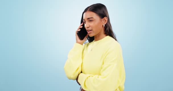 Perempuan Argumen Dan Marah Atau Konflik Pada Panggilan Telepon Frustrasi — Stok Video