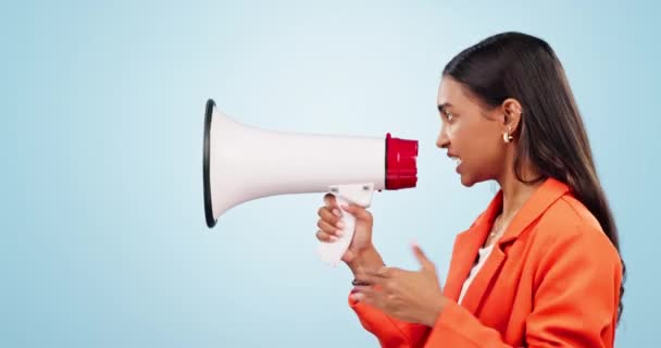 Zakelijke Vrouw Megafoon Spreken Voor Communicatie Stem Tegen Een Studio — Stockvideo