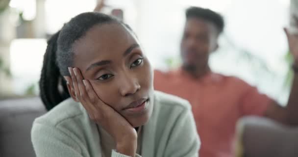 Perceraian Stres Dan Pasangan Bertengkar Sofa Marah Frustrasi Dan Berdebat — Stok Video