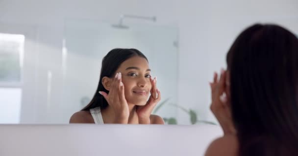 Skincare Casa Banho Mulher Com Escova Para Cuidado Cabelo Rotina — Vídeo de Stock