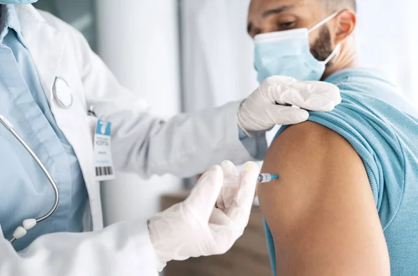 Arzt Hände Und Patient Zur Injektion Impfung Oder Grippeimpfung Zur — Stockfoto