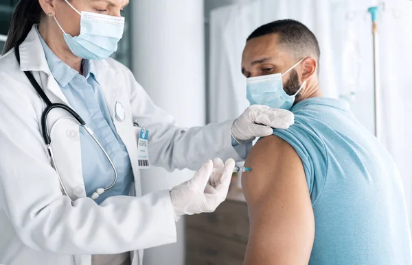 Arzt Patient Und Injektion Für Impfstoff Oder Grippe Krankenhaus Bei — Stockfoto