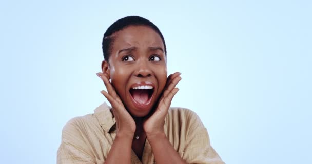 Emocionada Mujer Negra Cara Sorpresa Victoria Anuncio Estudio Wow Gritar — Vídeos de Stock