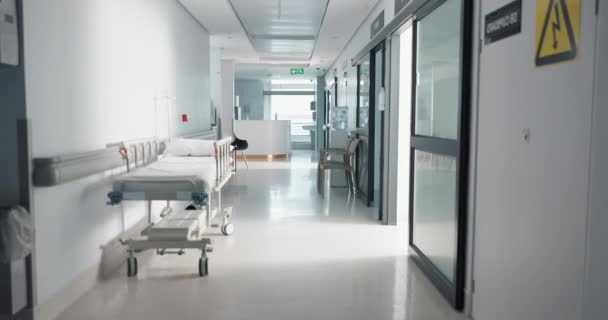 Sağlık Hizmetleri Klinik Boş Koridor Tıbbi Bakım Için Yatak Sağlık — Stok video