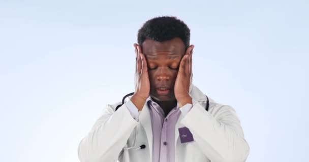 Hombre Negro Médico Estrés Error Pánico Salud Crisis Riesgo Médico — Vídeo de stock