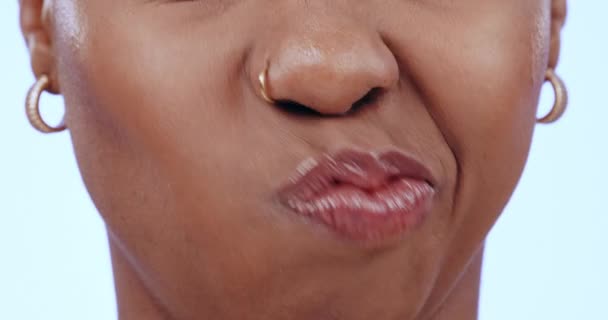 Жінка Обличчя Ніс Смердючим Або Поганим Запахом Крупним Планом Реакція — стокове відео