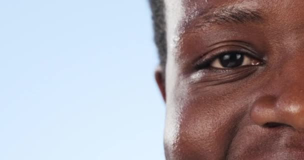 Closeup Homem Olho Com Optometria Saúde Sorriso Com Bem Estar — Vídeo de Stock