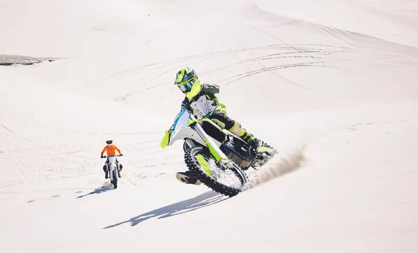 Moto Sabbia Deserta Moto Sport Con Persone All Aperto Collina — Foto Stock