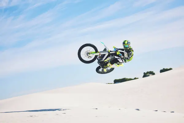 Desert Moto Homme Sauter Pour Sport Cascade Plein Air Aventure — Photo