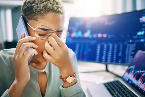 Telefonsamtal Ansikte Och Affärskvinna Stress Över Investeringar Misslyckas Börskrasch Eller — Stockfoto
